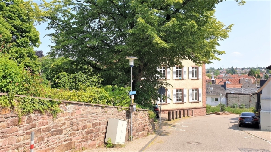 GRUNDSTÜCK FÜR EIN GROßES EINFAMILIENHAUS (ca. 180 m²) ODER FÜR 2 DOPPELHAUSHÄLFTEN MIT BAUGENEHMIGUNG, 76228 Karlsruhe / Grünwettersbach, Wohngrundstück