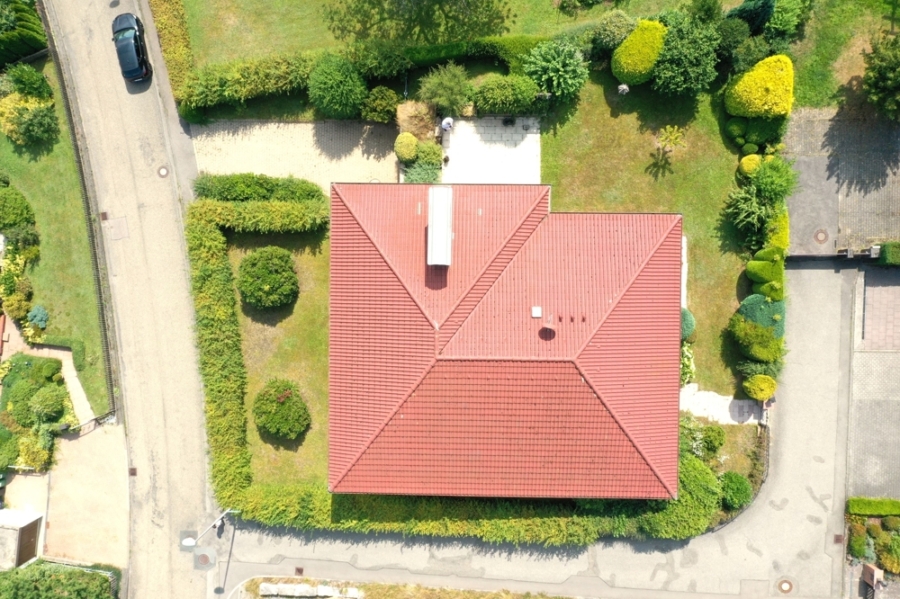 BUNGALOW IN HERVORRAGENDER LAGE MIT HERRLICHER FERNSICHT, 75328 Schömberg, Bungalow