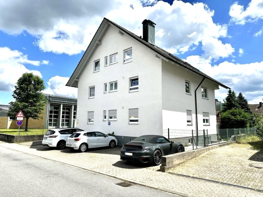 SANIERTES, VERMIETETES 4 FAMILIENHAUS MIT BALKONEN, 3 EINZELGARAGEN, 5 STELLPLÄTZEN…, 76316 Malsch, Mehrfamilienhaus